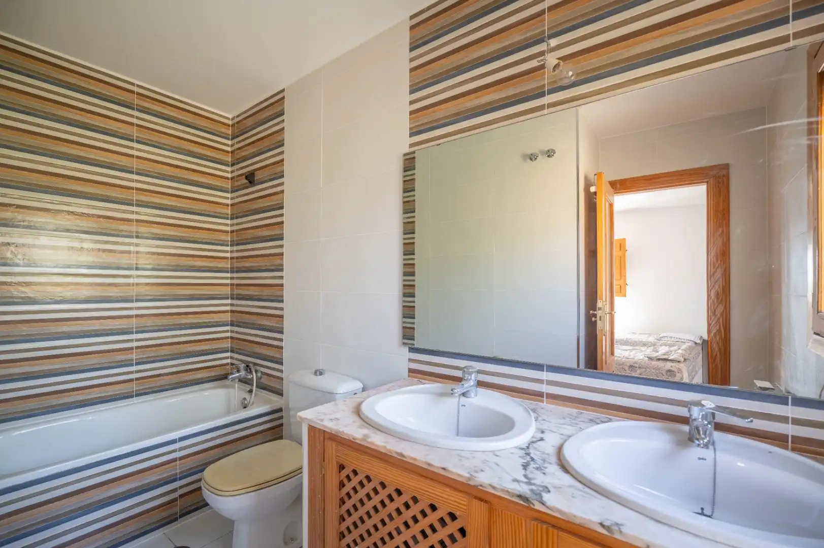 Baño de Casa o chalet en venta en Las Gabias con Calefacción, Jardín privado y Terraza