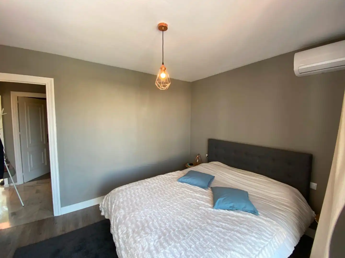 Schlafzimmer von Wohnungen zur Miete in Estepona mit Klimaanlage, Heizung und Privatgarten