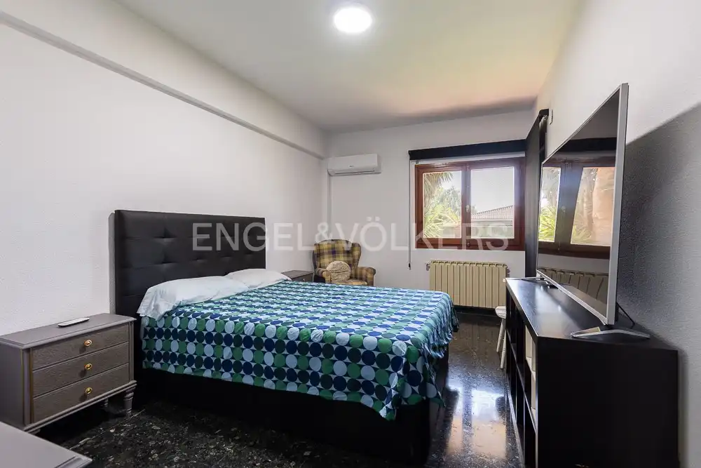 Dormitori de Casa o xalet en venda en Paterna amb Aire condicionat, Calefacció i Jardí privat