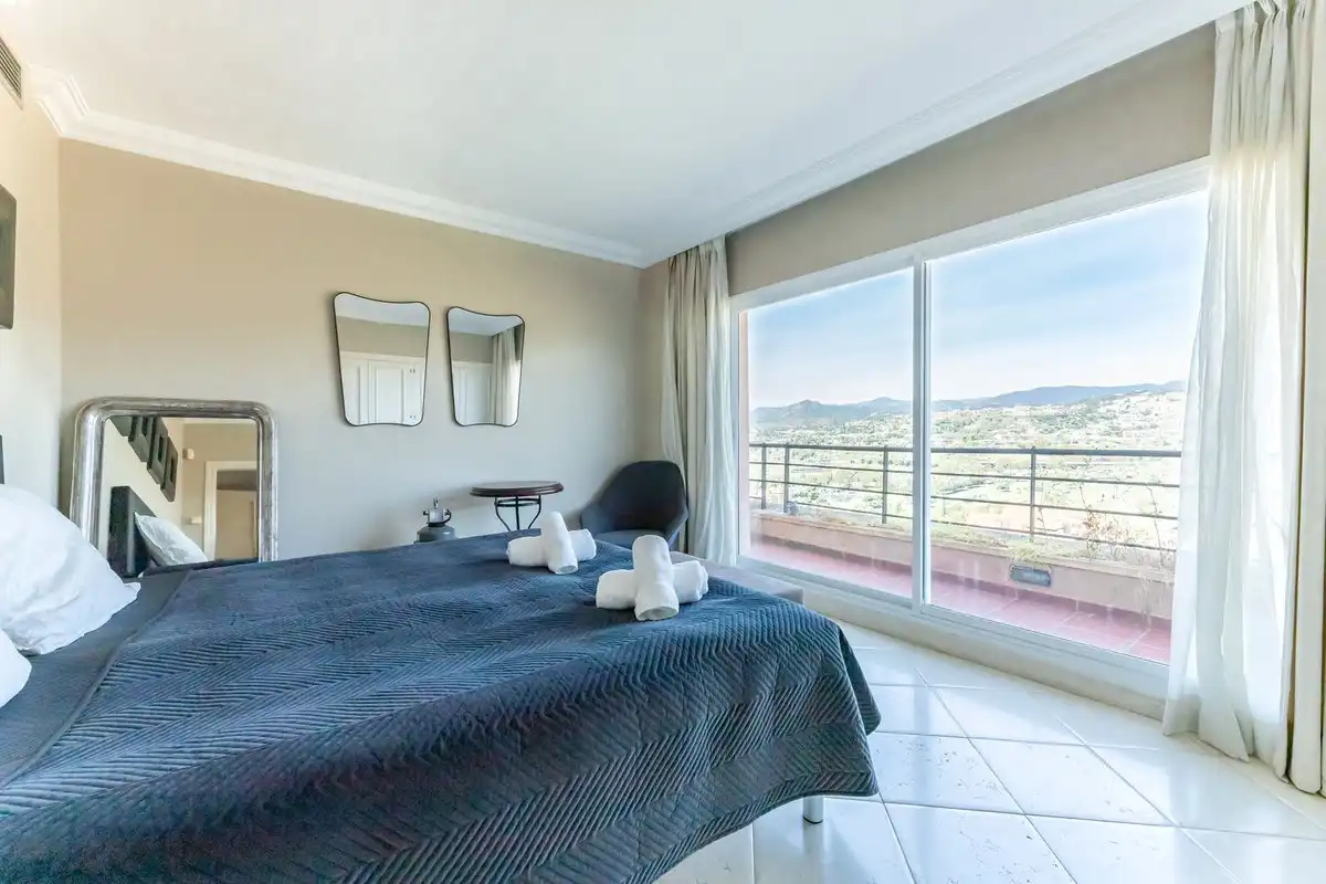 Habitación de Ático en venta en Marbella con Aire acondicionado, Terraza y TV