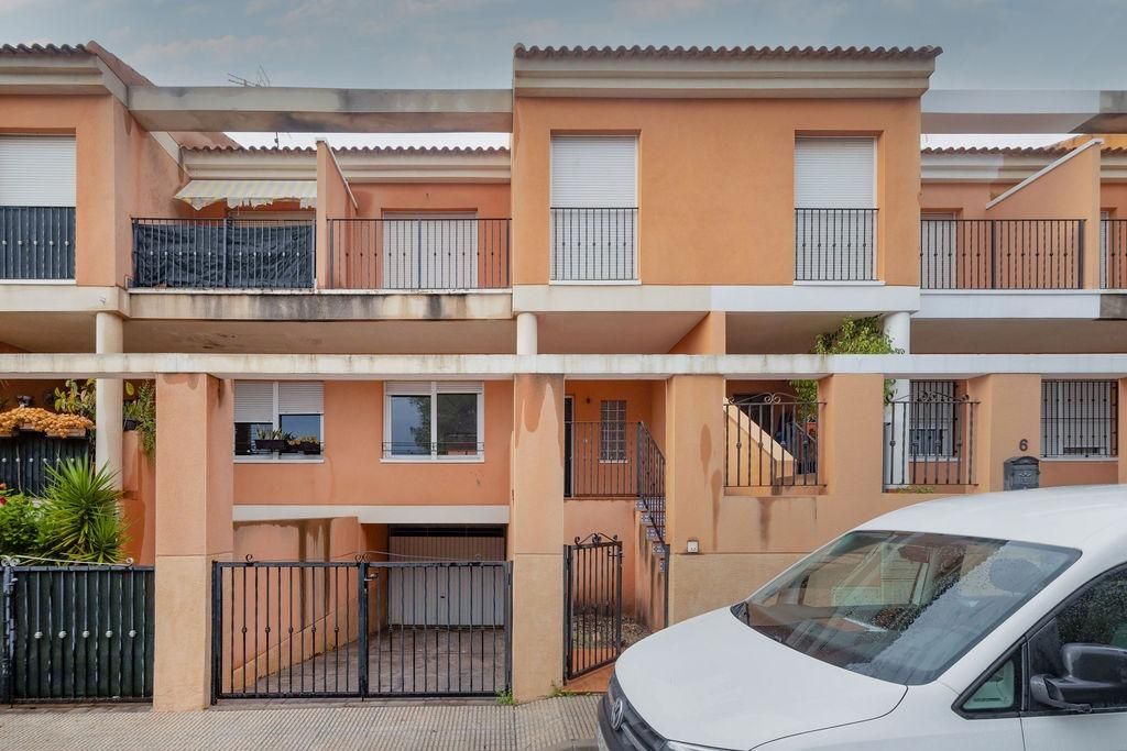 Vista exterior de Casa o xalet en venda en Orihuela amb Balcó