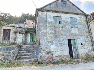Casa amb jardí en venda a Cangas pueblo