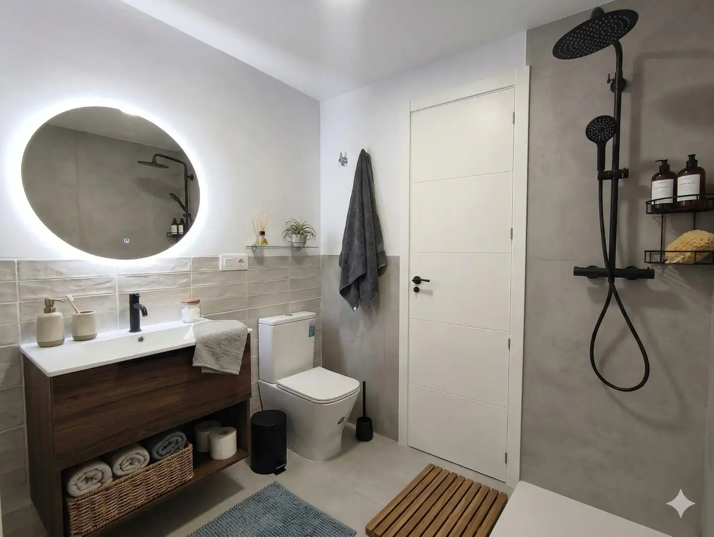 Bany de Apartament en venda en Benalmádena amb Aire condicionat, Parquet i Terrassa