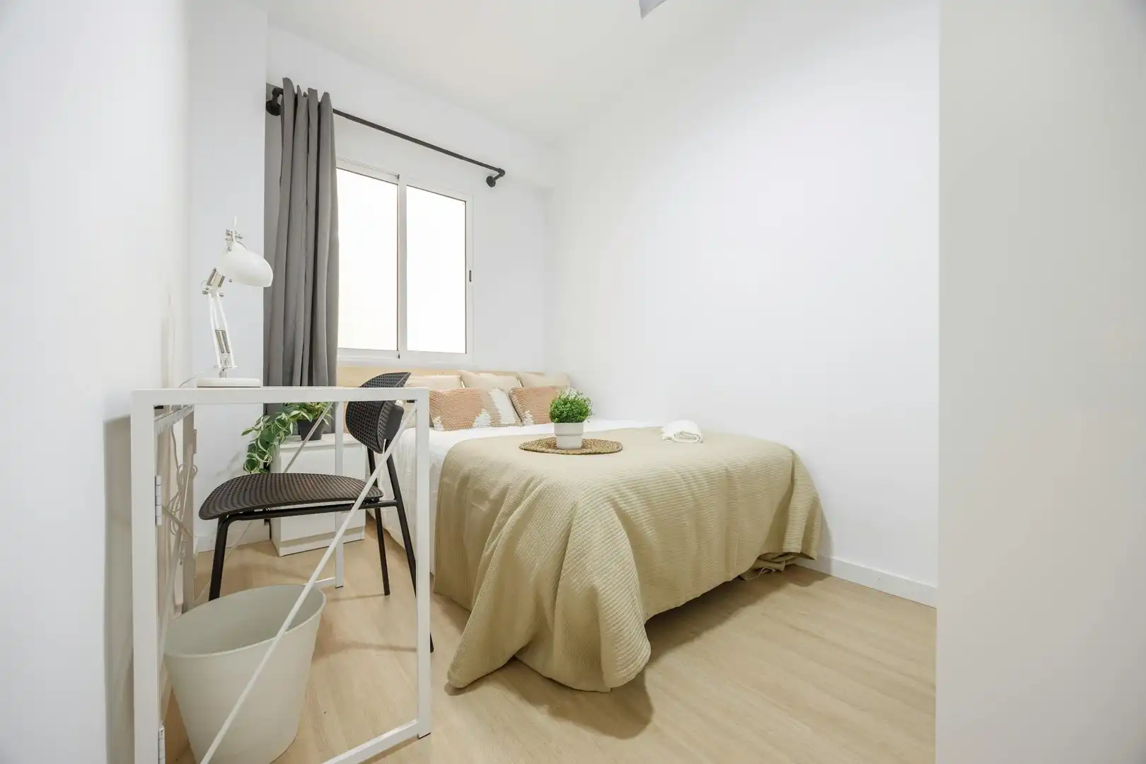 Schlafzimmer von Wohnung zur untervermieten in  Valencia Capital mit Möbliert und Waschmaschine