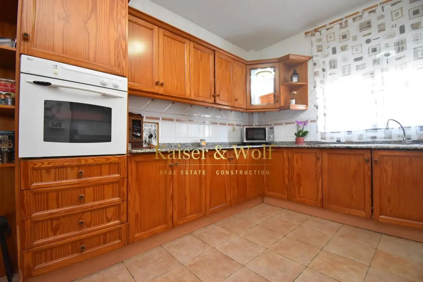 Cuina de Casa o xalet en venda en Torrevieja amb Jardí privat, Terrassa i Traster