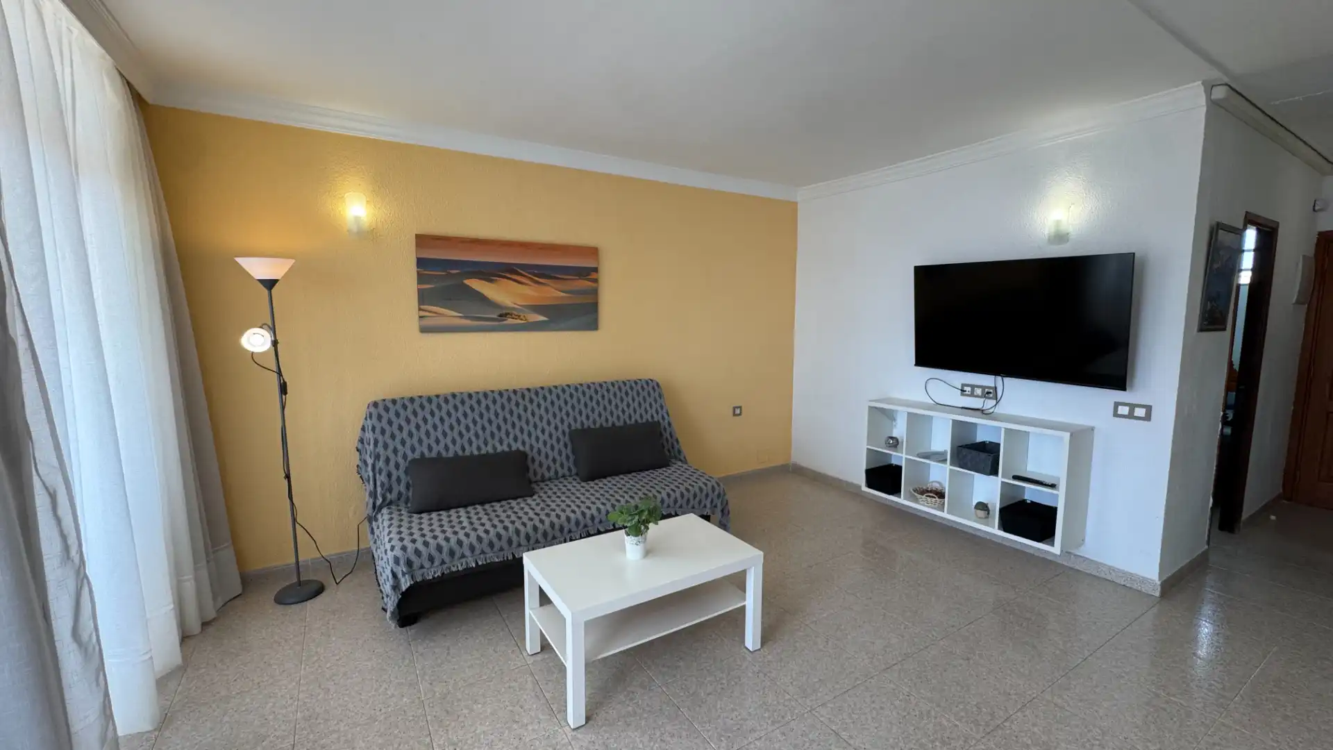 Sala d'estar de Pis de lloguer en San Bartolomé de Tirajana amb Piscina, Moblat i Forn