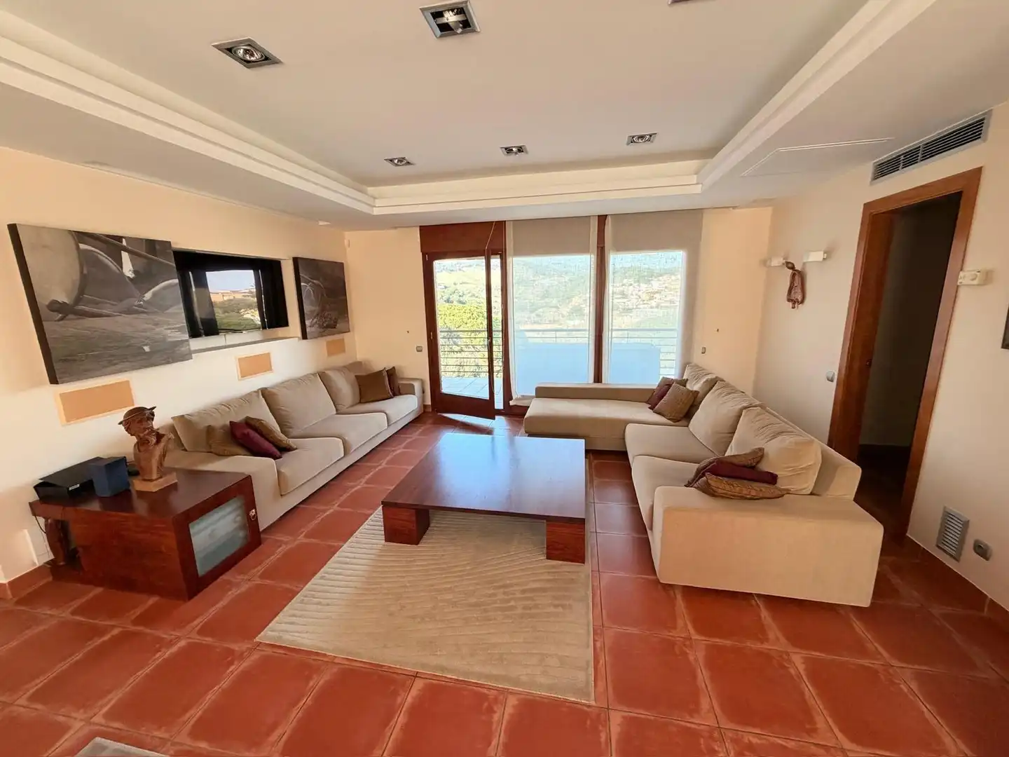 Sala d'estar de Casa o xalet en venda en Sant Pol de Mar amb Aire condicionat, Calefacció i Jardí privat