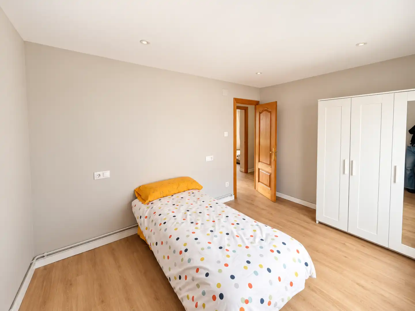 Bedroom of Flat for rent in Los Corrales de Buelna , Cantabria