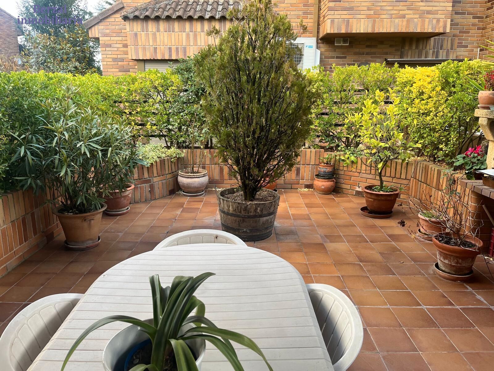 Terraza de Casa o chalet en venta en  Logroño con Aire acondicionado, Calefacción y Jardín privado