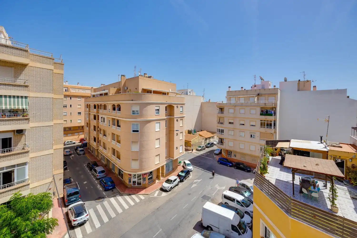 Vista exterior de Piso en venta en Torrevieja con Terraza y Amueblado