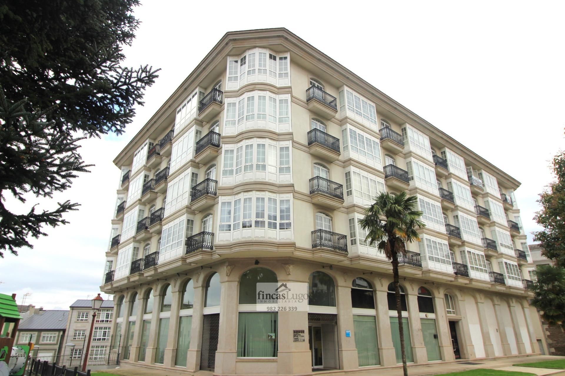 Vista exterior de Dúplex en venda en Lugo Capital amb Calefacció, Traster i Balcó