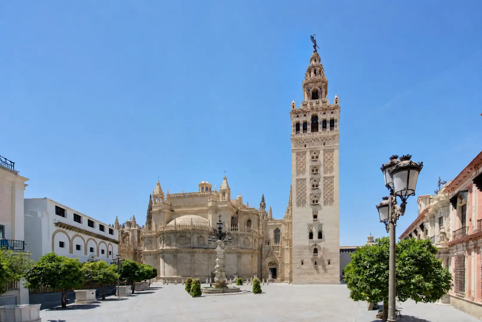 Vista exterior de Ático en venta en Sevilla con Aire acondicionado y Amueblado
