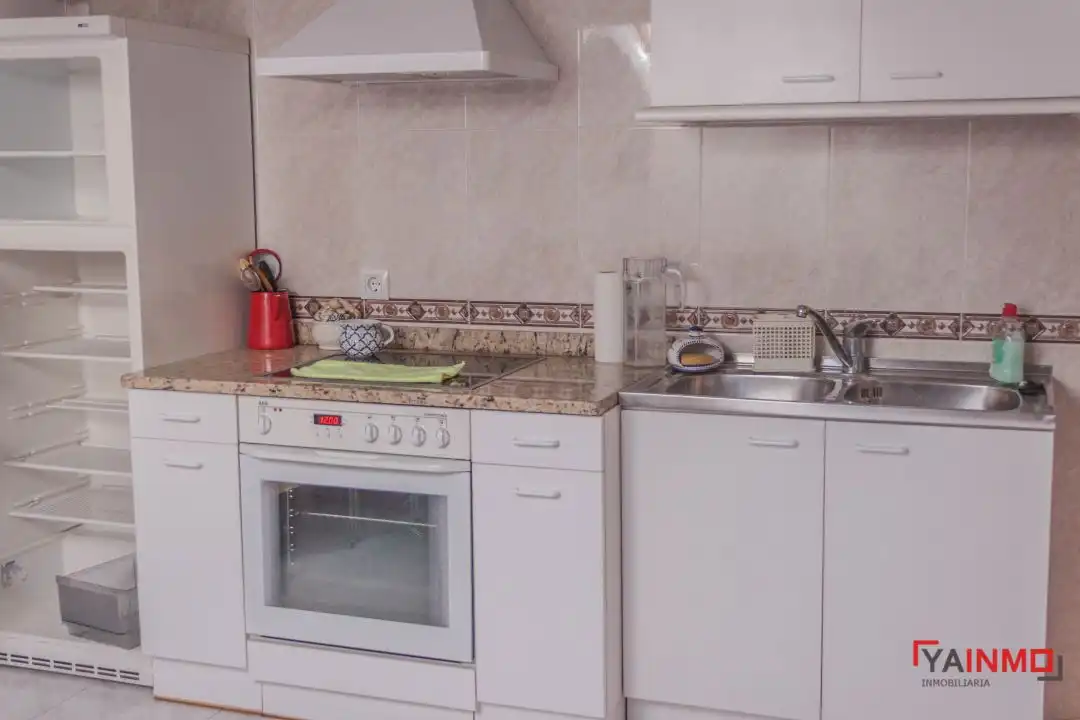 Cuina de Casa adosada en venda en Vitoria - Gasteiz amb Calefacció i Jardí privat