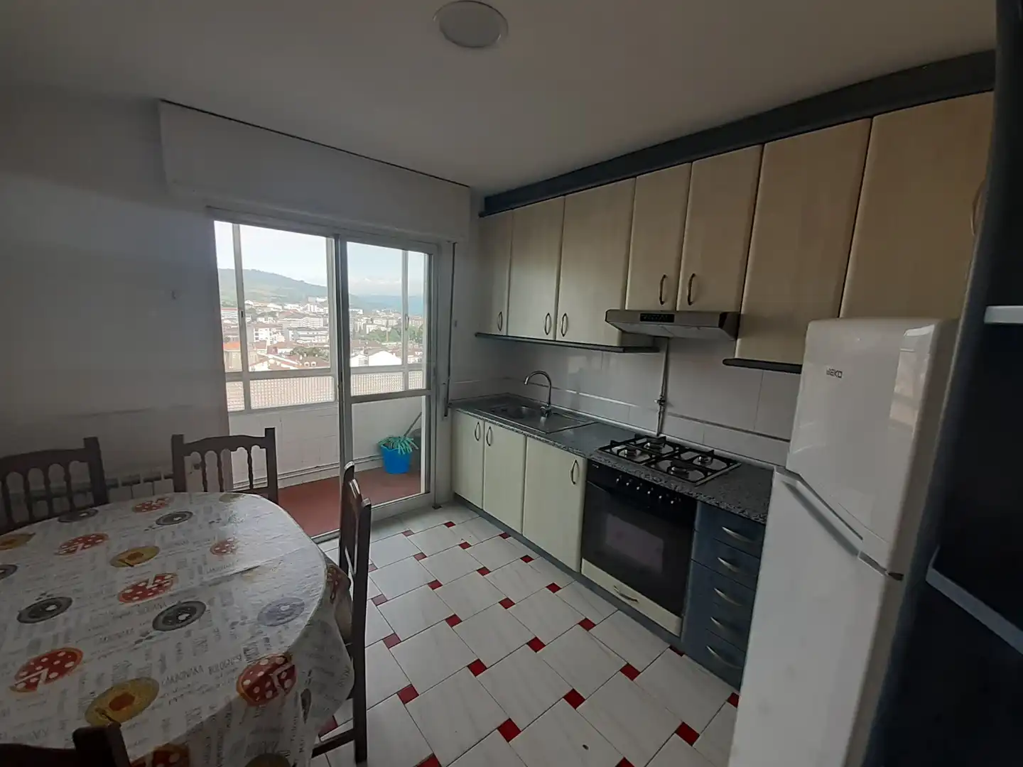 Küche von Wohnung zur Miete in Ourense Capital  mit Heizung, Parkett und Möbliert