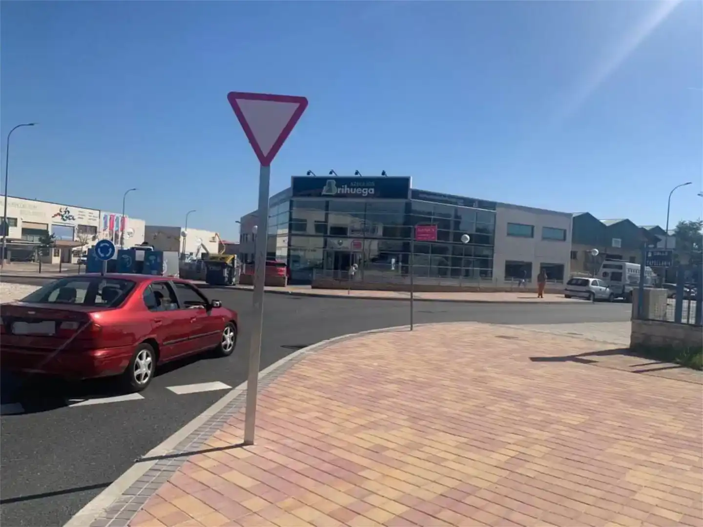 Parkplatz von Fabrikhallen zur Miete in Moralzarzal