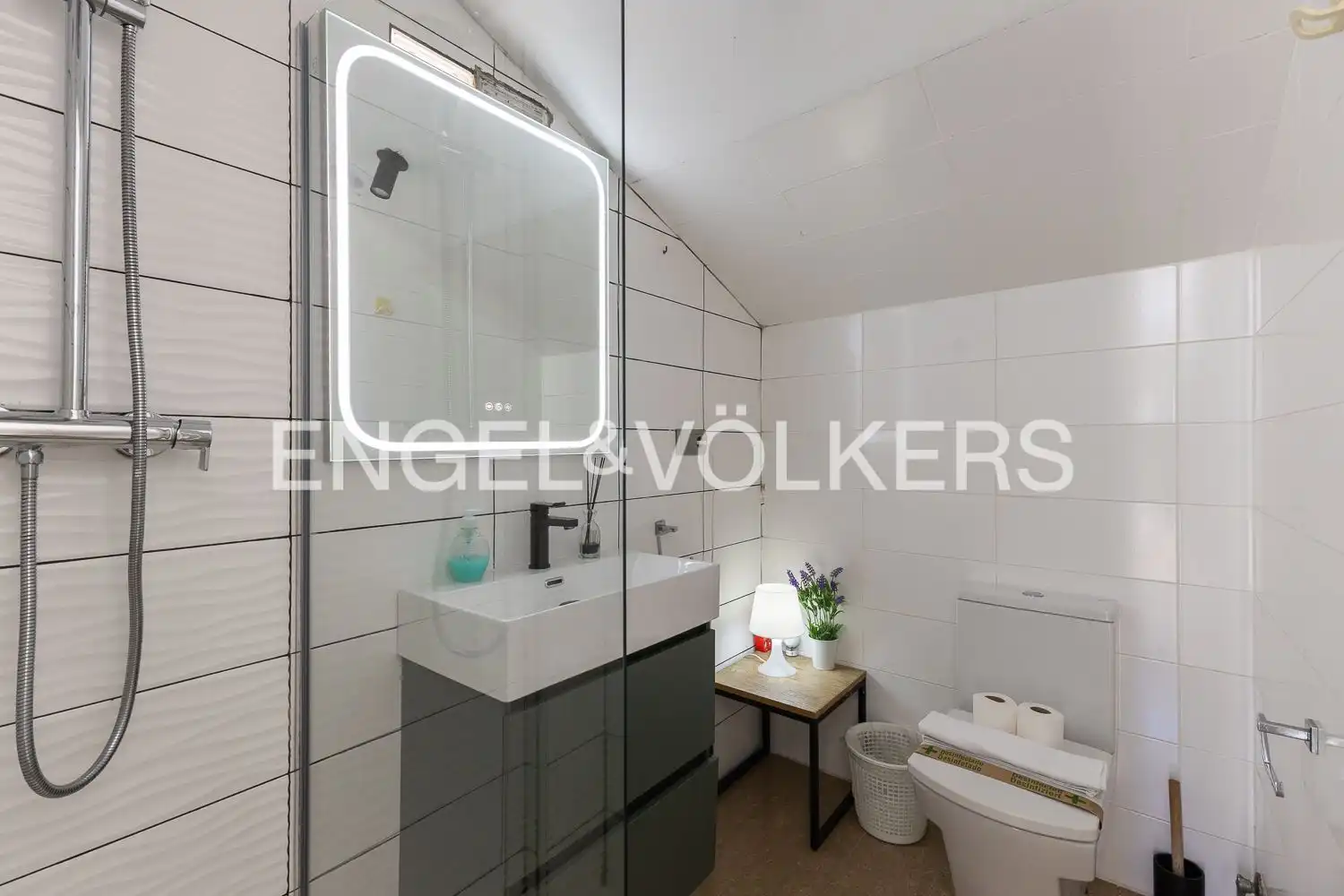 Baño de Piso en venta en Valencia con Aire acondicionado, Calefacción y Jardín privado