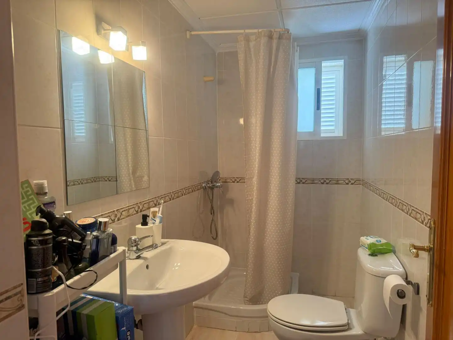 Badezimmer von Erdgeschoss zum Verkauf in Águilas mit Privatgarten, Terrasse und Möbliert
