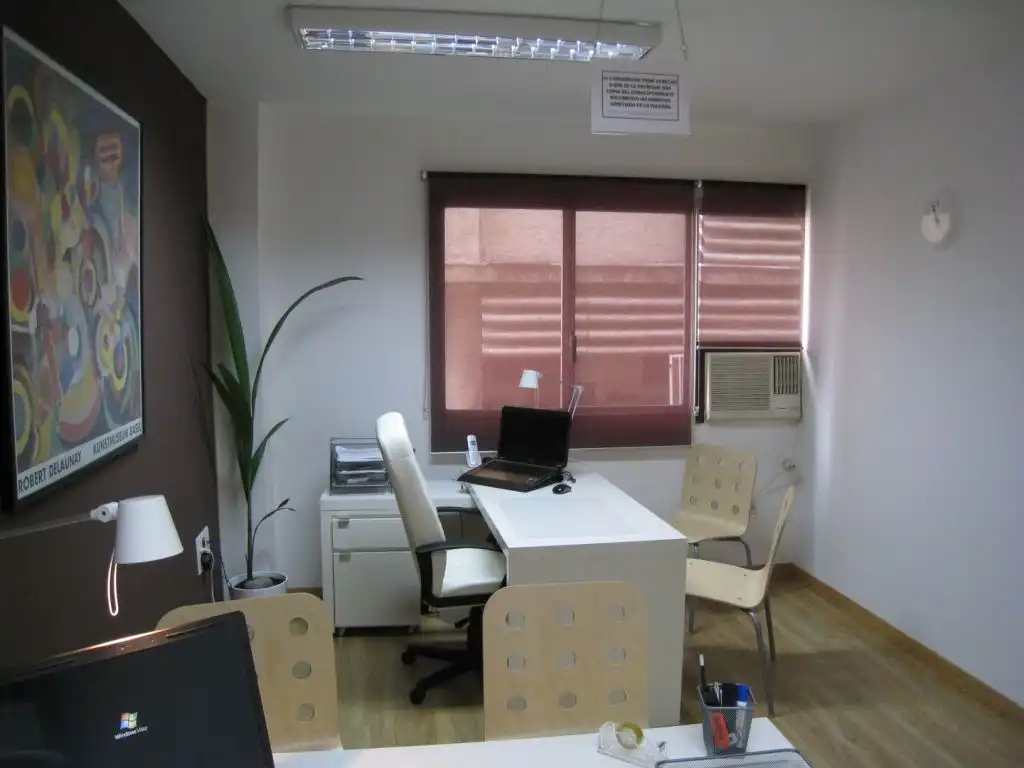 Büro zur Miete in Málaga mit Klimaanlage, Heizung und Möbliert