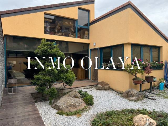 Edificio en Venta en Hoyos del Espino