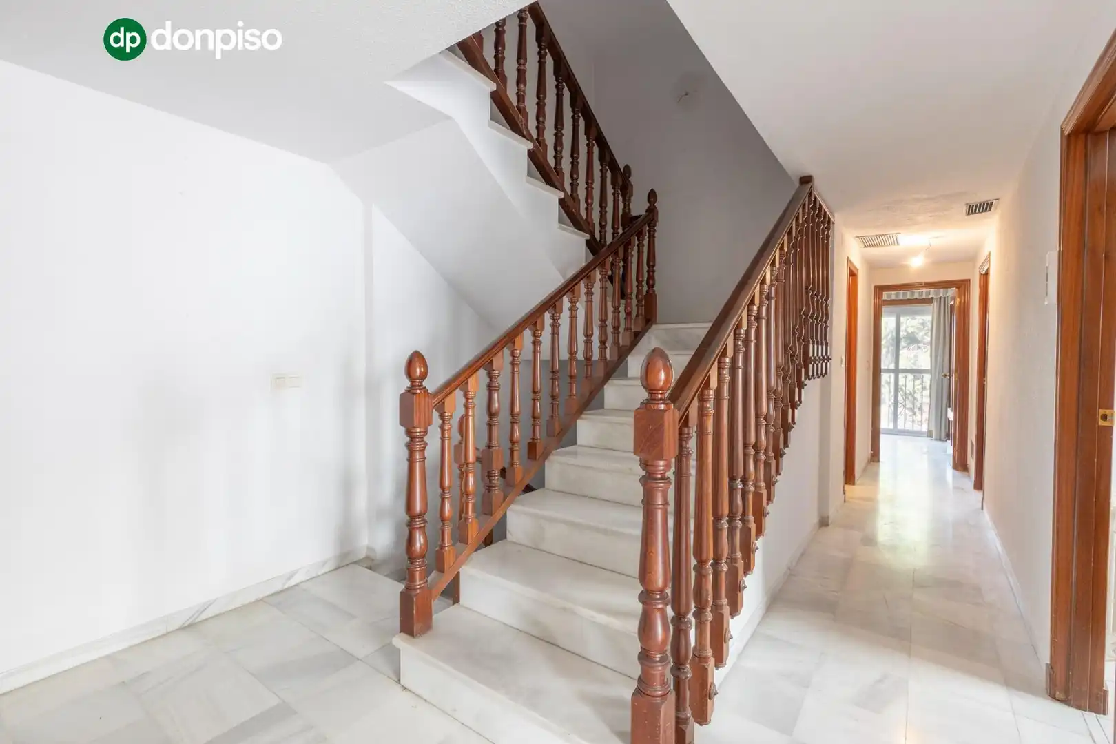Einfamilien-Reihenhaus zum Verkauf in Granada mit Heizung, Terrasse und Abstellraum