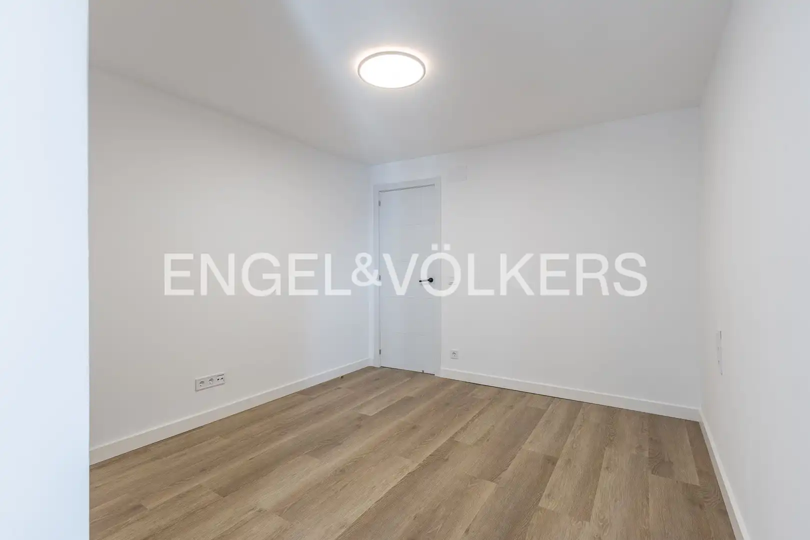 Flat for sale in L'Hospitalet de Llobregat  with Heating and Balcony