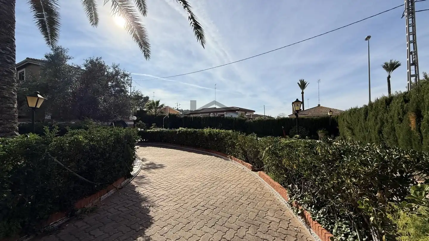 Vista exterior de Casa o xalet en venda en Carcaixent amb Terrassa i Piscina