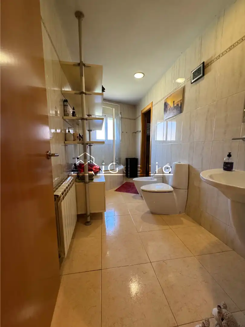 Baño de Casa adosada en venta en Castellbell i el Vilar con Aire acondicionado, Calefacción y Jardín privado