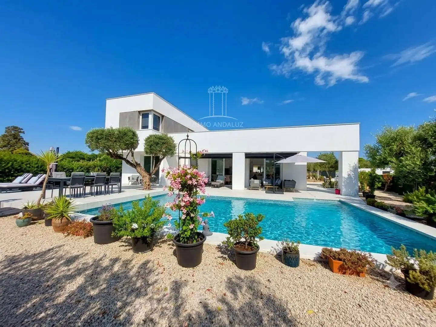 Außenansicht von Haus zum Verkauf in Chiclana de la Frontera mit Klimaanlage, Heizung und Schwimmbad