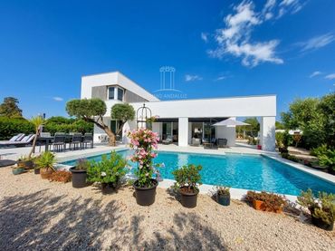 Villa mit Pool zum Verkauf in Italia