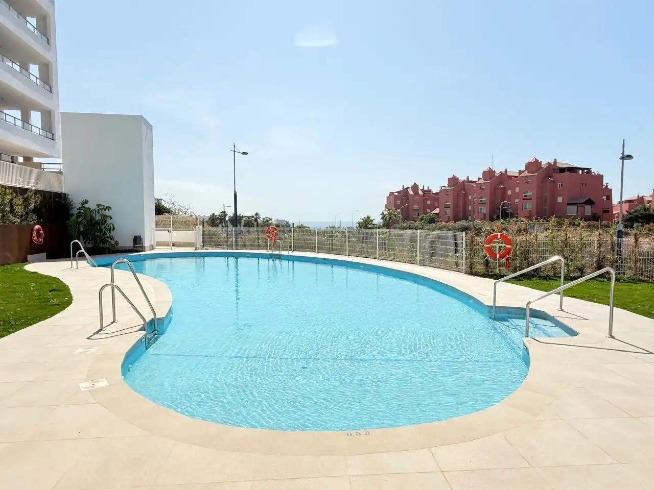 Piscina de Ático en venta en Torrox con Aire acondicionado, Calefacción y Trastero