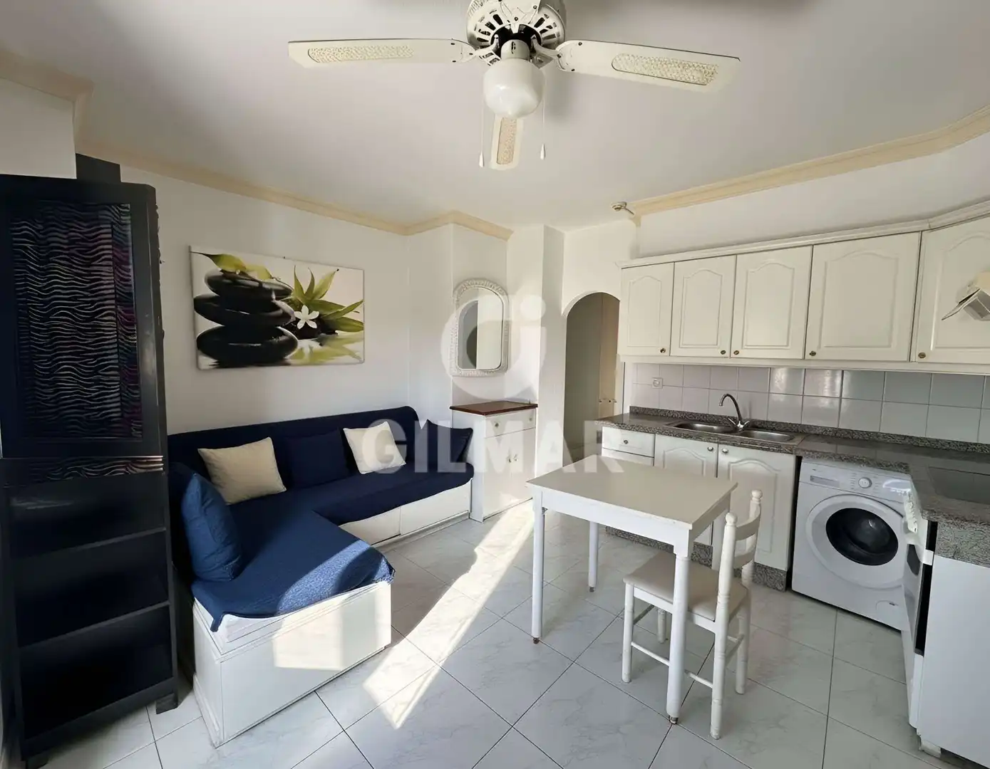 Sala de estar de Piso en venta en Arona con Terraza, Amueblado y TV