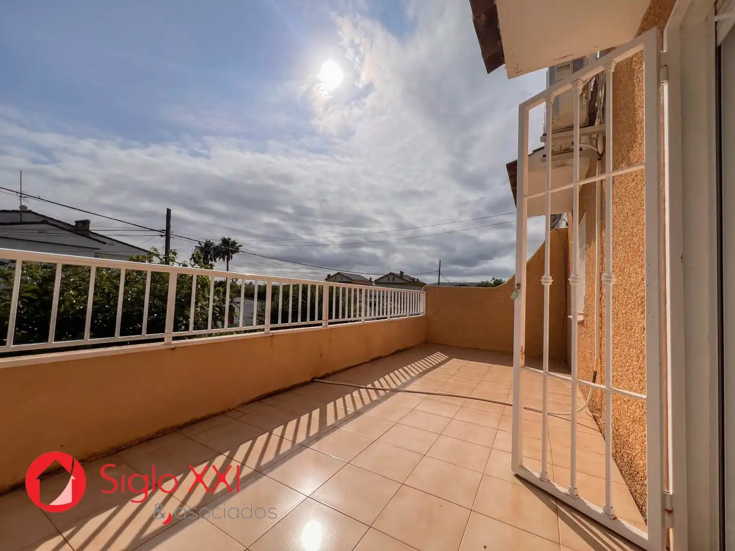 Terrasse von Einfamilien-Reihenhaus zum Verkauf in Castellón de la Plana / Castelló de la Plana mit Klimaanlage, Heizung und Terrasse