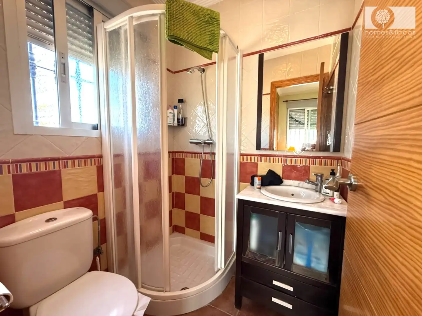 Bathroom of Houses for sale in Islantilla  with Private garden, Swimming Pool and Oven