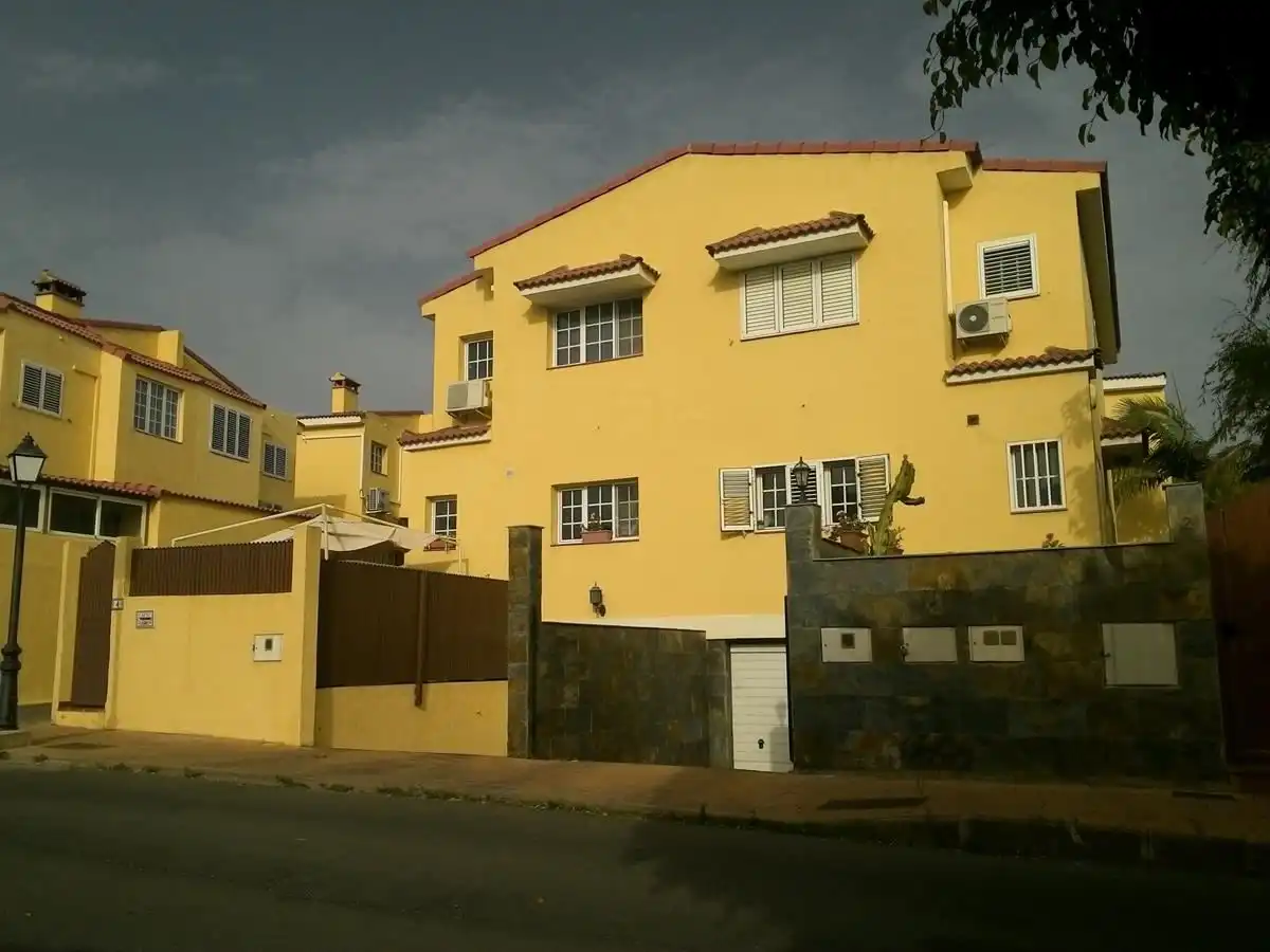 Terraced house with garden for sale in Calle Bencomia 9
