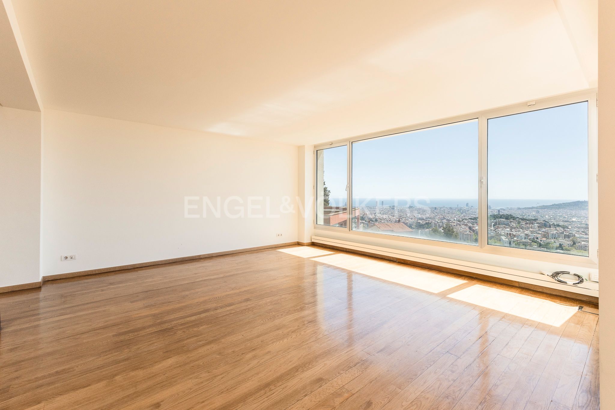 Sala d'estar de Casa o xalet en venda en  Barcelona Capital amb Aire condicionat, Calefacció i Jardí privat