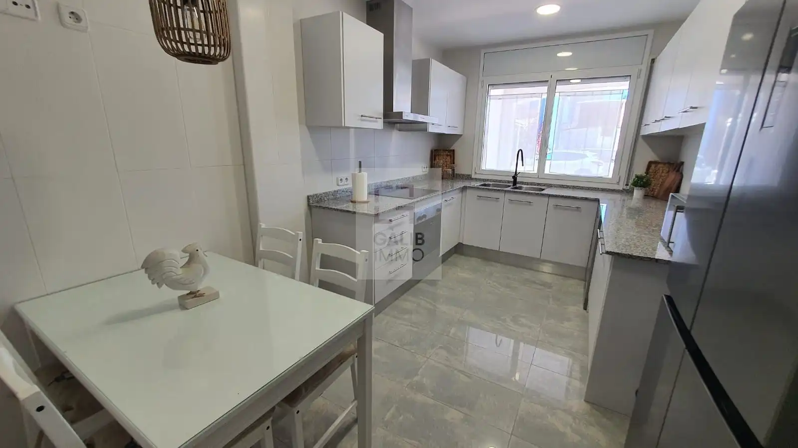 Küche von Einfamilien-Reihenhaus zum Verkauf in Empuriabrava mit Klimaanlage, Terrasse und Möbliert
