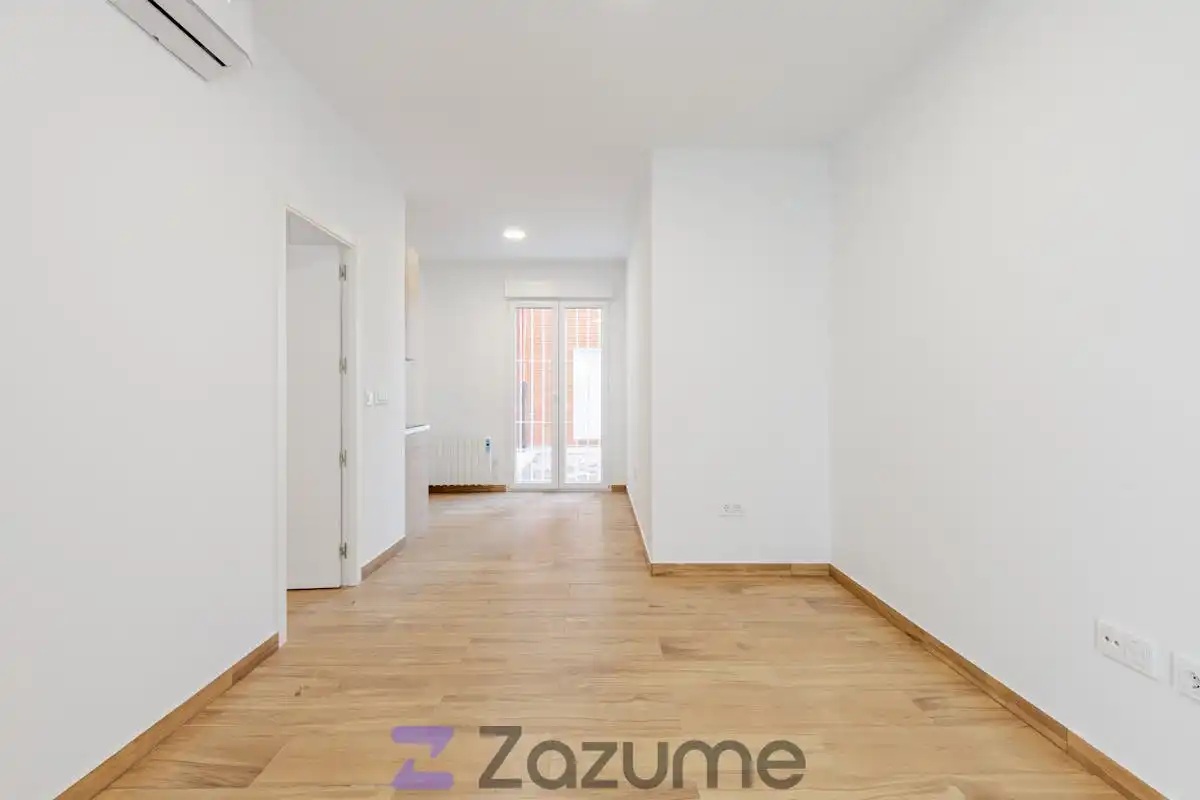 Living room of Flat for rent in Madrid  with Air Conditioner, Heating and Furnished