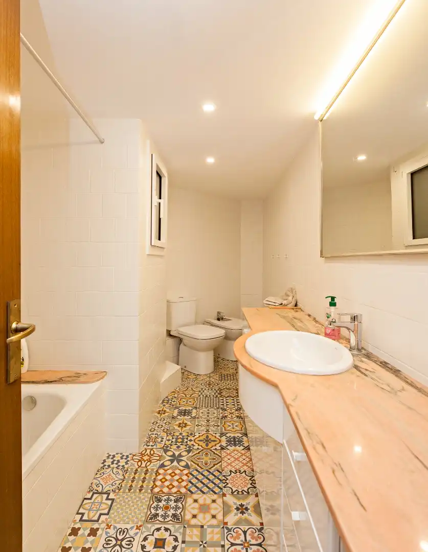 Bathroom of Flat for sale in Barcelona  with Terrace, Storage room and Furnished