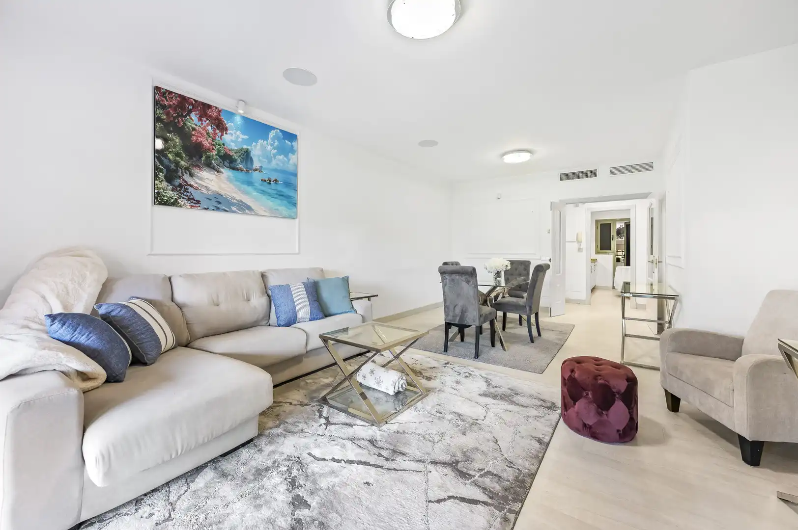 Sala d'estar de Planta baixa en venda en Estepona amb Aire condicionat, Jardí privat i Terrassa