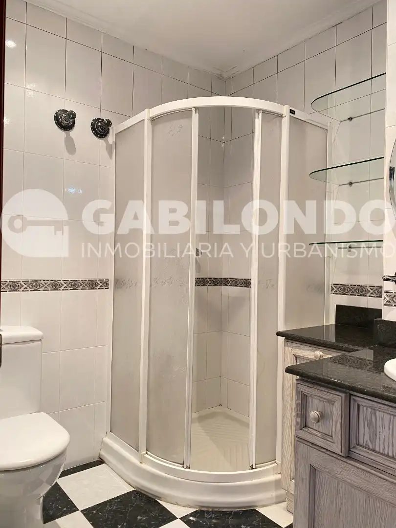 Baño de Piso en venta en Elgoibar con Calefacción, Parquet y Amueblado