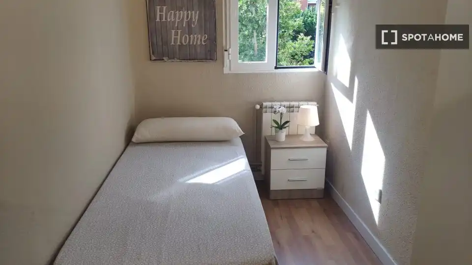 Bedroom of Flat for rent in Madrid  with Air Conditioner, Heating and Furnished