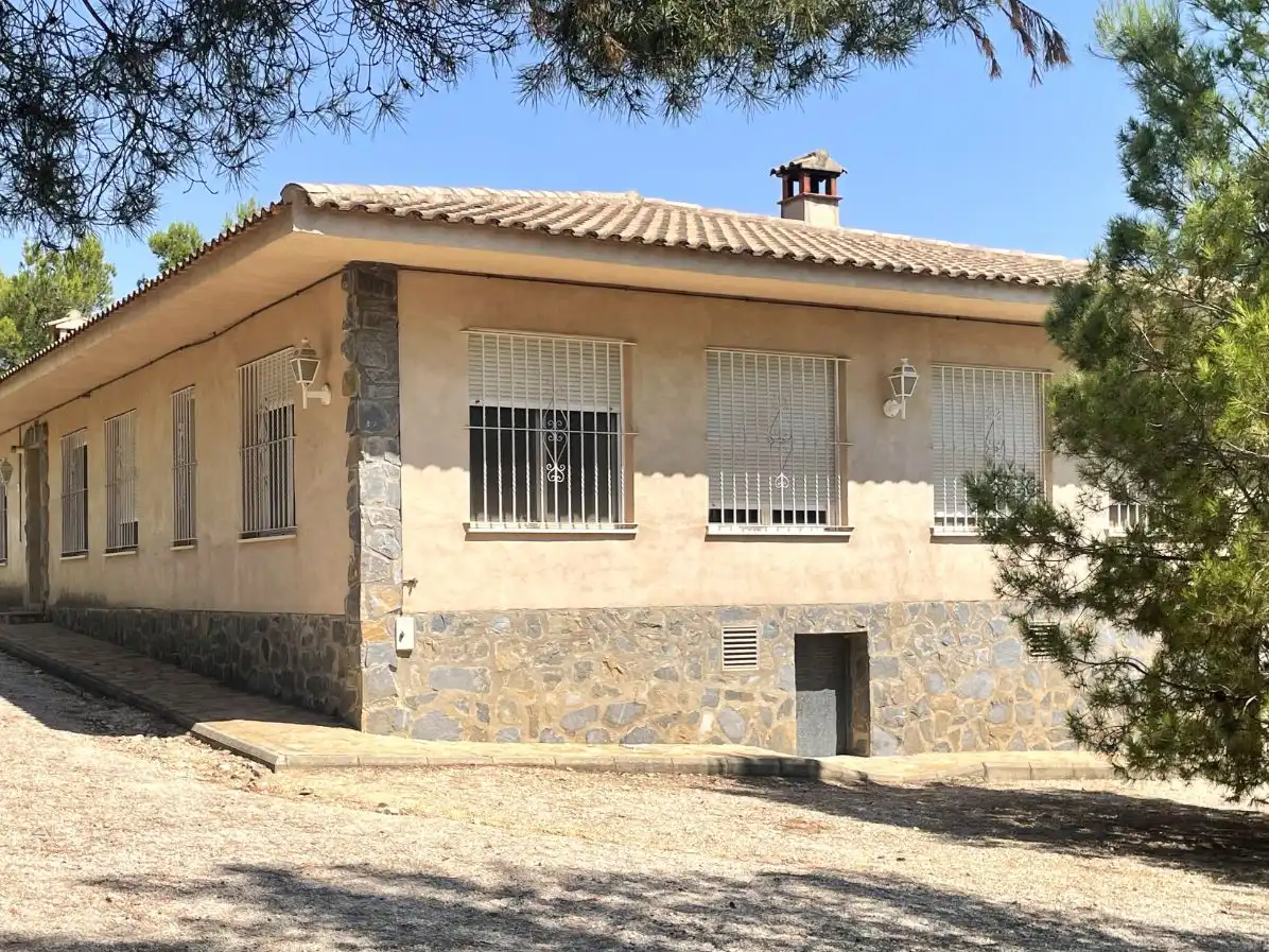 Vista exterior de Casa o xalet en venda en Cocentaina amb Aire condicionat, Terrassa i Piscina