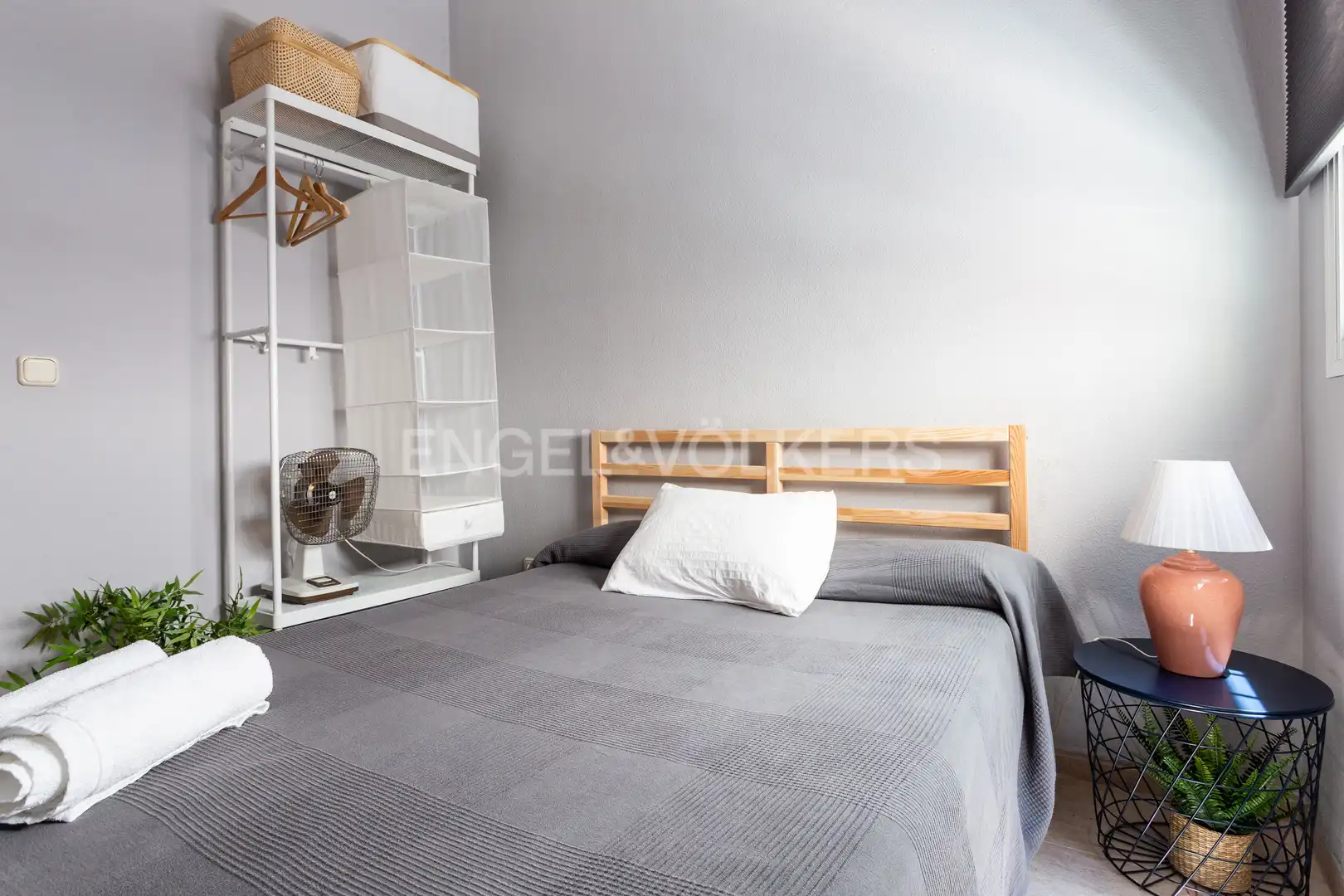 Dormitori de Apartament de lloguer en Sevilla amb Aire condicionat, Calefacció i Moblat