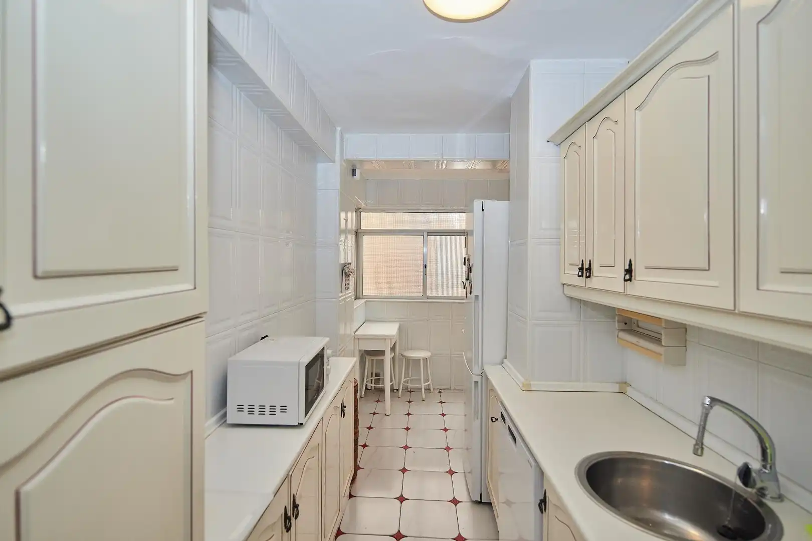 Cocina de Piso en venta en Cádiz con Terraza, Balcón y Alarma