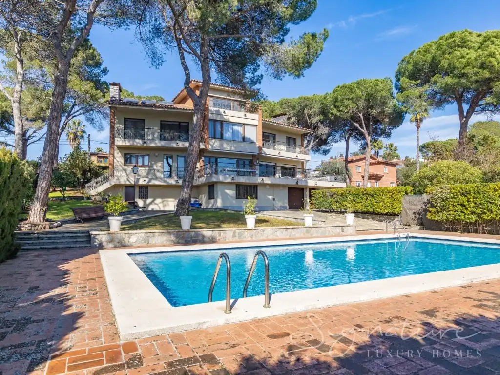 Vista exterior de Casa o chalet en venta en Sant Cugat del Vallès con Calefacción, Jardín privado y Terraza