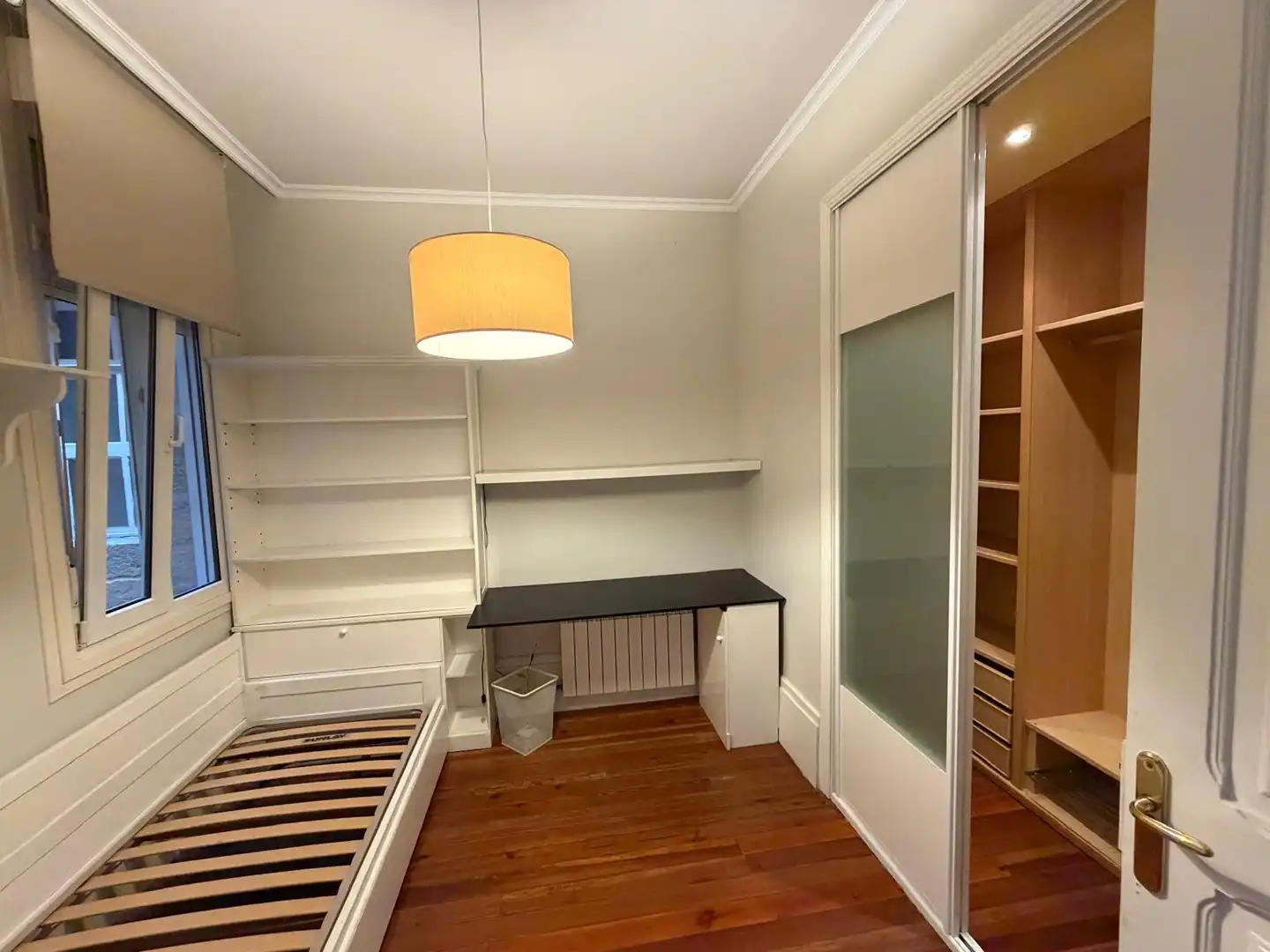 Schlafzimmer von Wohnung zur Miete in Vigo  mit Heizung, Parkett und Möbliert