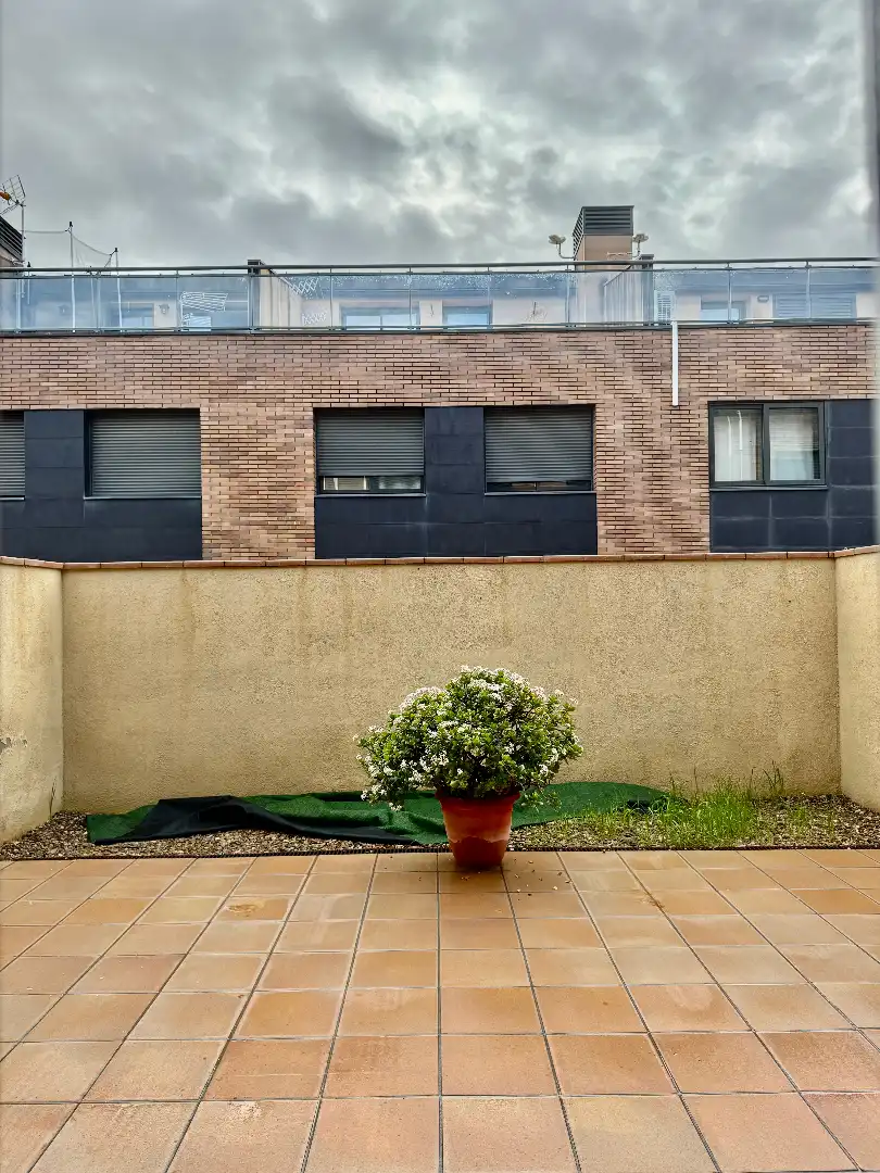 Außenansicht von Einfamilien-Reihenhaus zum Verkauf in Reus mit Parkett und Terrasse