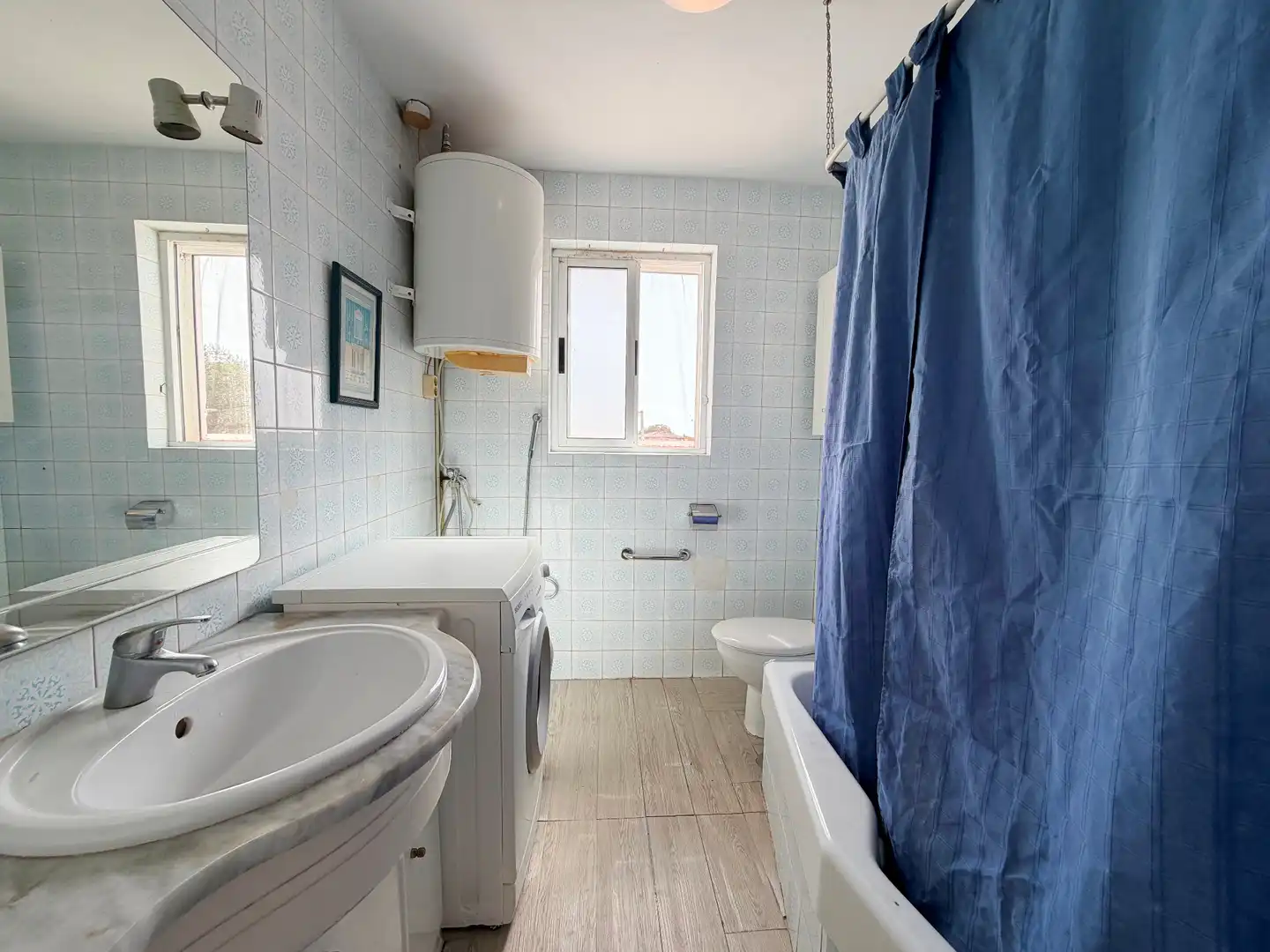 Bany de Apartament en venda en Estepona amb Terrassa i Piscina comunitària