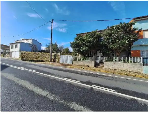 Außenansicht von Haus oder Chalet zum Verkauf in Porto do Son mit Privatgarten