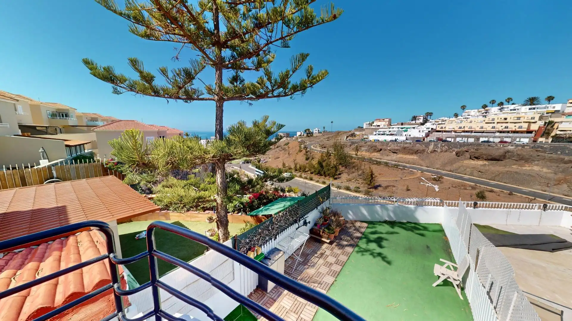 Vista exterior de Casa adosada en venda en Mogán amb Terrassa
